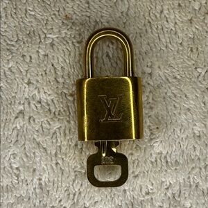 Louis Vuitton Brass '301' Padlock in Goldtone with Goldtone Key [||||]